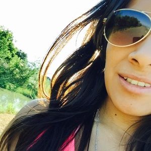 Meet your Posher, Alejandra